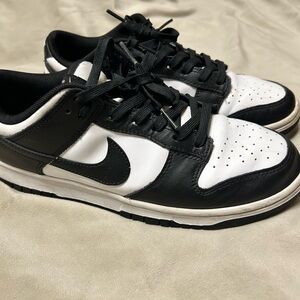 Nike Men’s Black and White Low-Top Sneakers